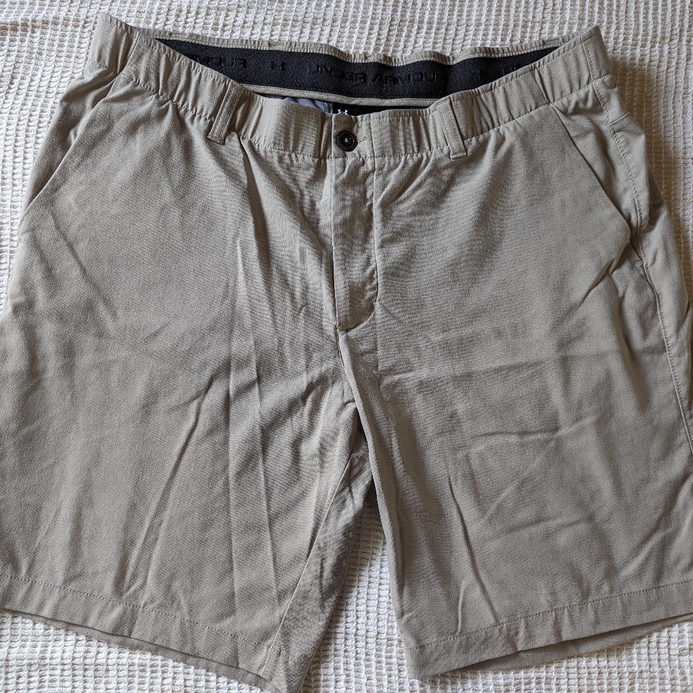 Under Armour heat gear golf shorts, size 40